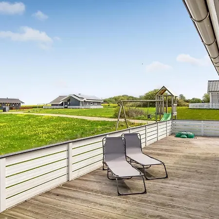 Three-bedroom With A Hot Tub 01 Holiday home