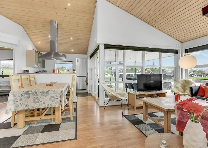 Three-bedroom With A Hot Tub 01 Holiday home *