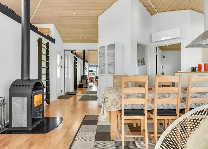 Three-bedroom With A Hot Tub 01 * Nordborg