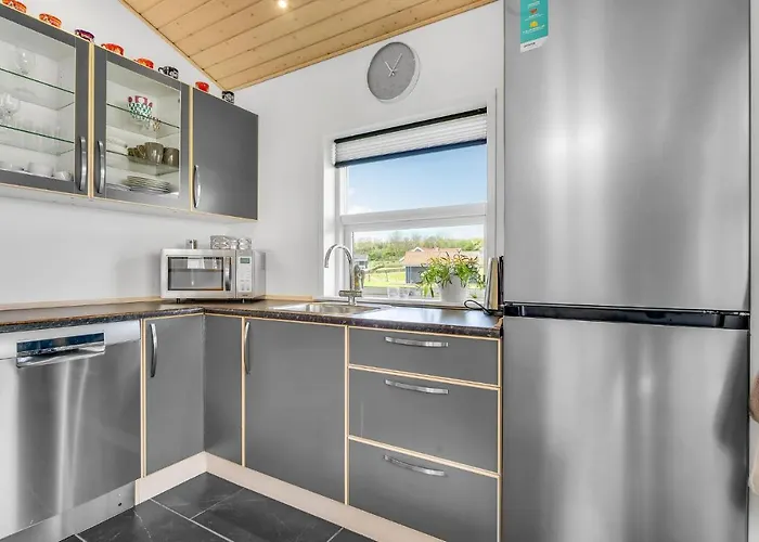Three-bedroom With A Hot Tub 01 Holiday home